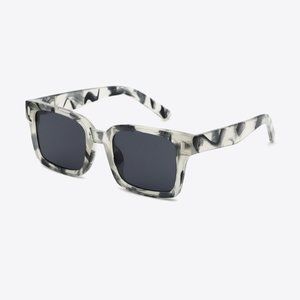UV400 Polycarbonate Square Sunglasses in Black